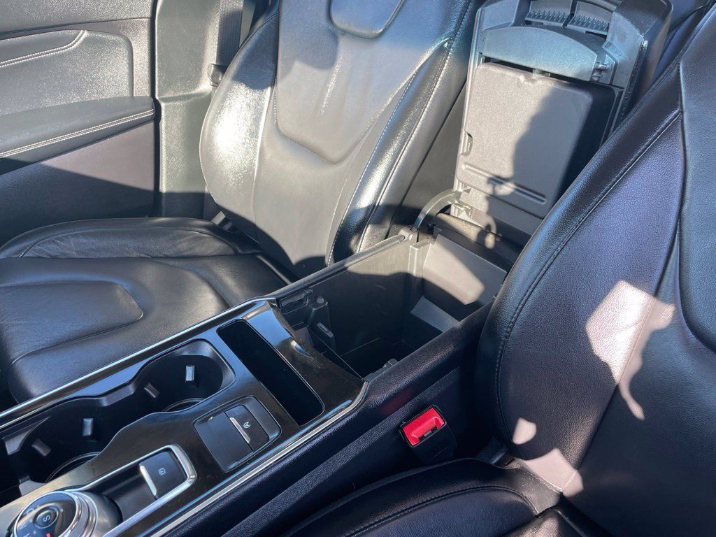 Used 2019 Ford Edge Titanium AWD/4WD image 33