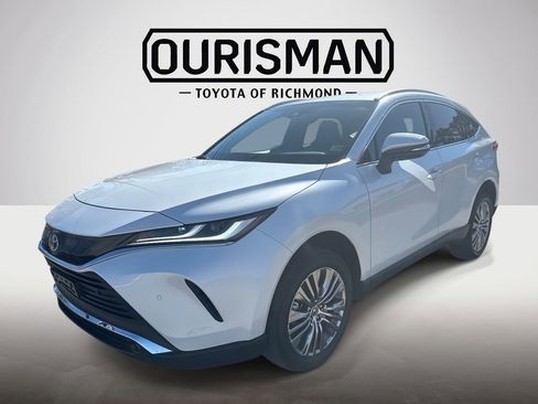 Certified 2023 Toyota Venza XLE image 3