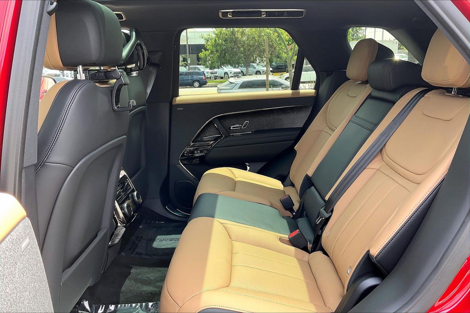 New 2026 Land Rover Range Rover Sport Dynamic SE AWD/4WD image 17