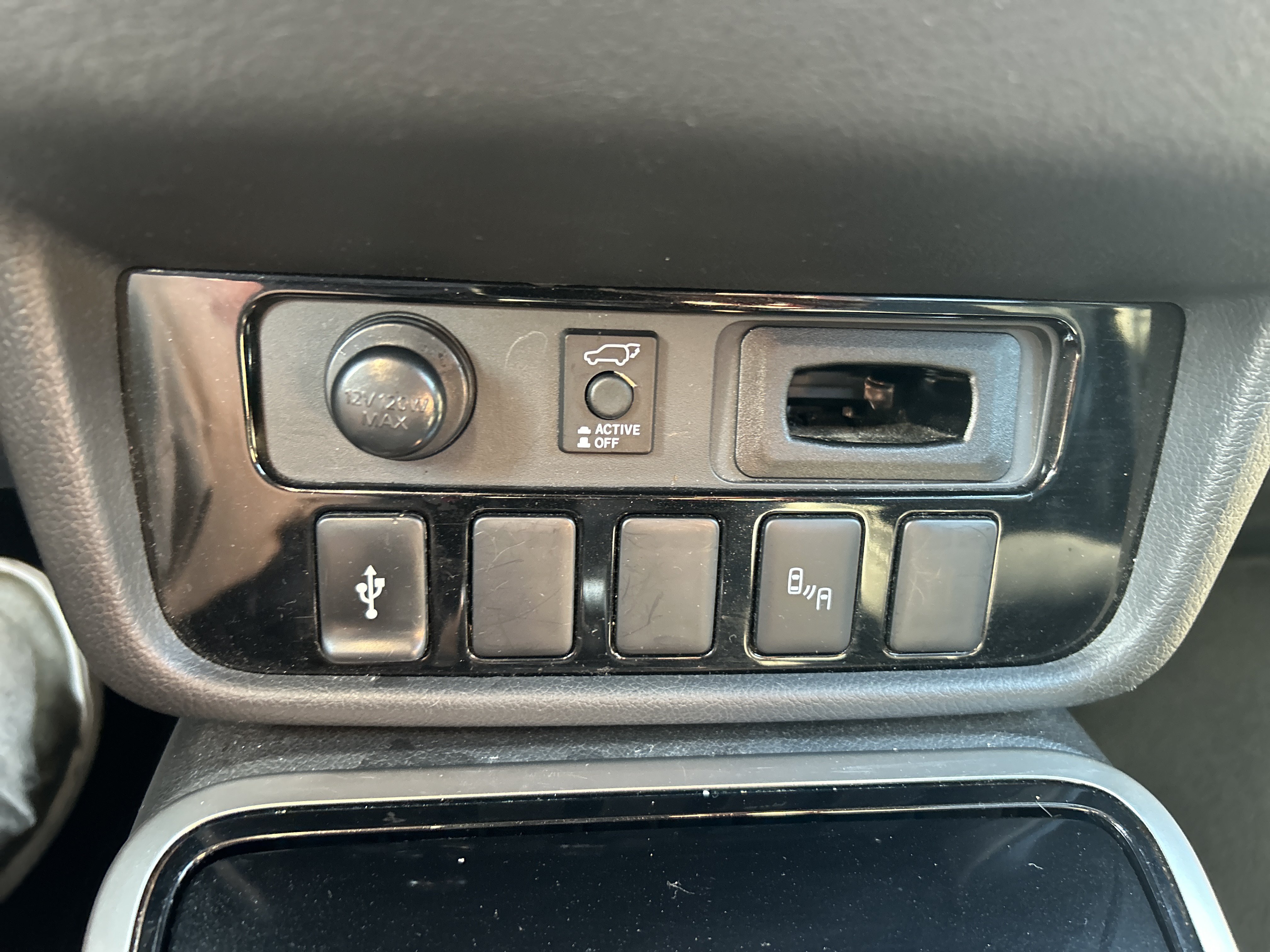 Used 2019 Mitsubishi Outlander ES AWD/4WD image 29