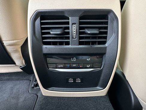 Used 2025 BMW 330i xDrive Sedan w/ Premium Package image 23