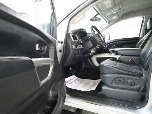 Used 2017 Nissan Titan PRO-4X AWD/4WD image 9
