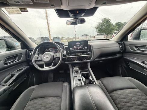 Used 2025 Nissan Pathfinder SV FWD image 19