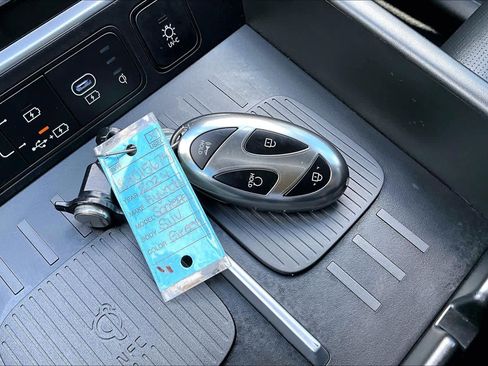 Used 2024 Hyundai Santa Fe Limited image 14