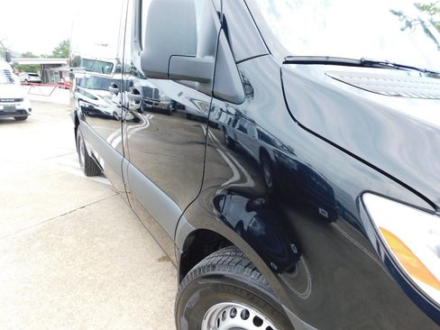 Used 2025 Mercedes-Benz Sprinter 2500 image 8