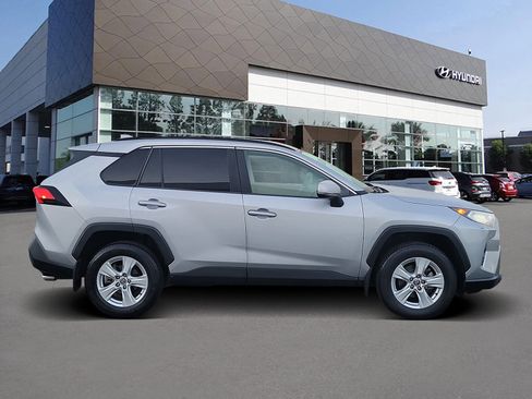 Used 2021 Toyota RAV4 XLE image 4