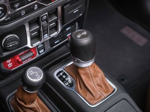 Used 2024 Jeep Wrangler Unlimited Rubicon w/ Technology Group image 70