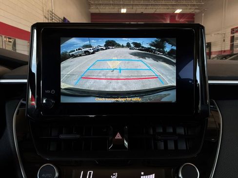 Used 2025 Toyota Corolla LE FWD image 27