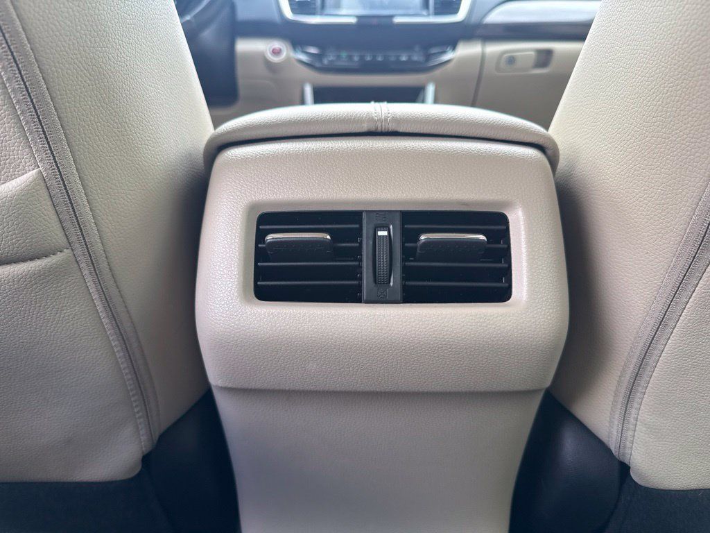 Used 2017 Honda Accord Touring image 18