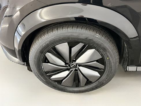 Used 2023 Nissan Ariya AWD image 11