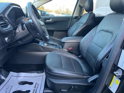 Used 2020 Ford Escape Titanium image 22