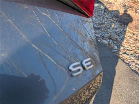 Certified 2025 Volkswagen Jetta SE w/ Sunroof Package image 19