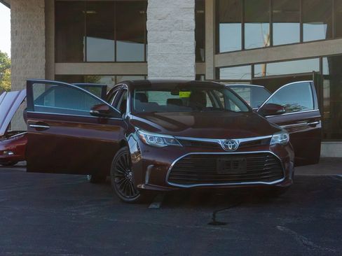 Used 2017 Toyota Avalon Touring image 13
