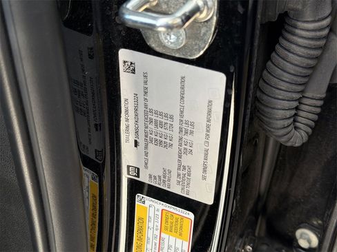 Used 2023 Chevrolet Suburban Premier image 6