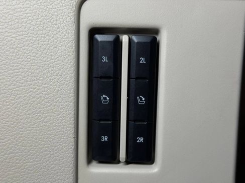 Used 2019 Lincoln Navigator L Reserve AWD/4WD image 16