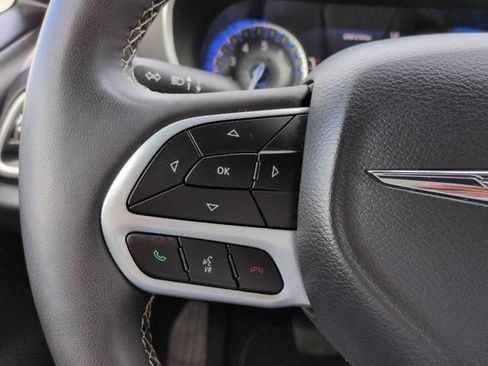 Used 2025 Chrysler Pacifica Select FWD image 23