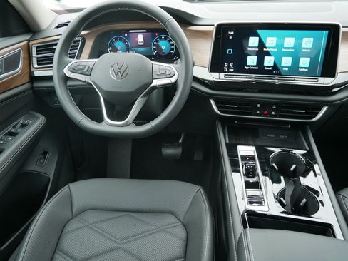 New 2026 Volkswagen Atlas SE image 9