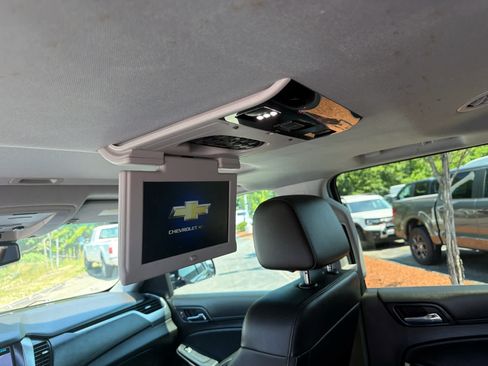 Used 2019 Chevrolet Suburban LT AWD/4WD image 15