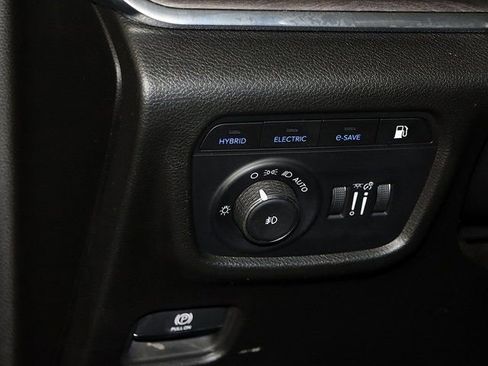 Used 2022 Jeep Grand Cherokee Overland w/ Luxury Tech Group IV image 27