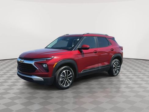 Used 2025 Chevrolet TrailBlazer LT AWD/4WD image 4