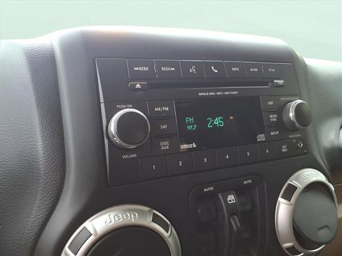 Used 2018 Jeep Wrangler Unlimited Sahara w/ Connectivity Group image 13