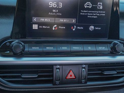 Used 2022 Kia Forte LXS w/ LXS Technology Package image 18