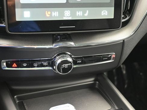 New 2026 Volvo XC60 T8 Ultra w/ Climate Package AWD/4WD image 16