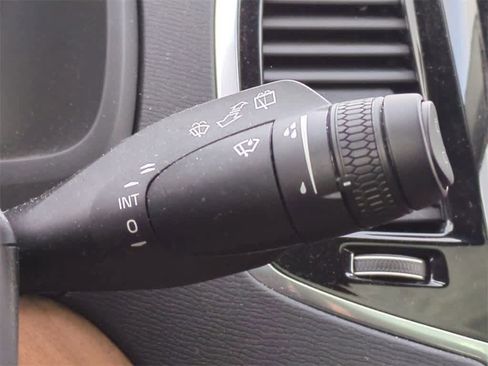 Used 2025 Volvo XC90 T8 Plus image 26