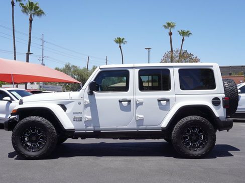 Used 2021 Jeep Wrangler Unlimited Sahara AWD/4WD image 2