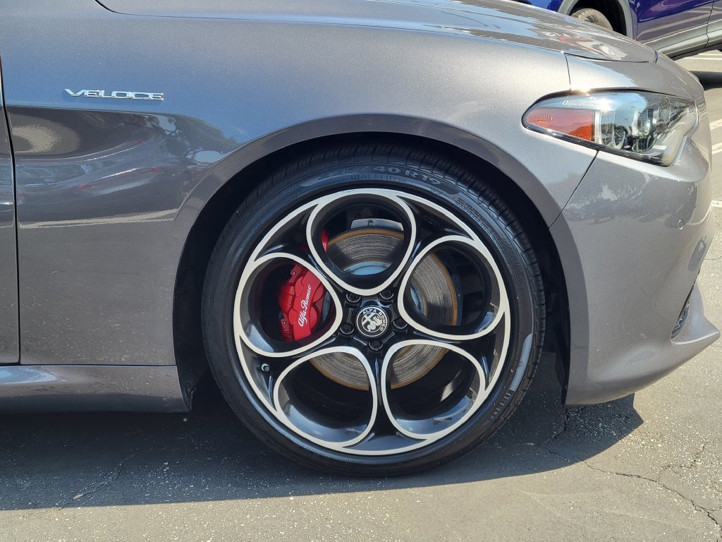 Used 2024 Alfa Romeo Giulia Veloce RWD image 32
