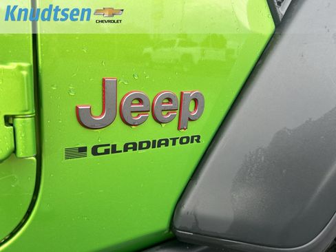 Used 2026 Jeep Gladiator Rubicon w/ Steel Power Dome Hood Package AWD/4WD image 10
