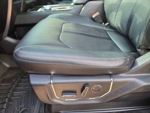 Used 2019 Ford Expedition Platinum RWD image 32