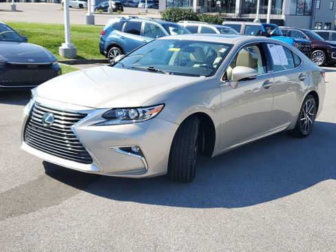 Used 2017 Lexus ES 350 w/ Premium Package FWD image 2