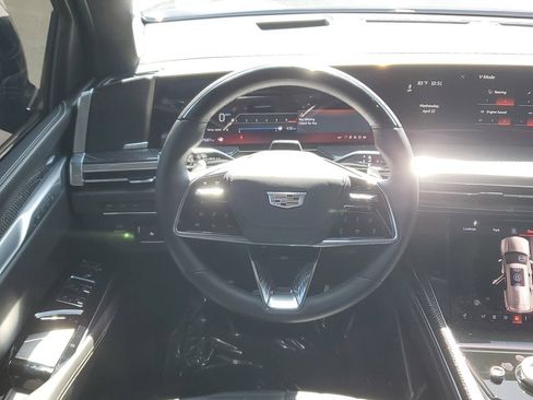 Certified 2025 Cadillac Escalade ESV V w/ LPO, ONYX Package AWD/4WD image 18
