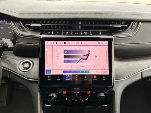 Used 2023 Jeep Grand Cherokee Limited w/ Trailer Tow Prep Group (B) image 15