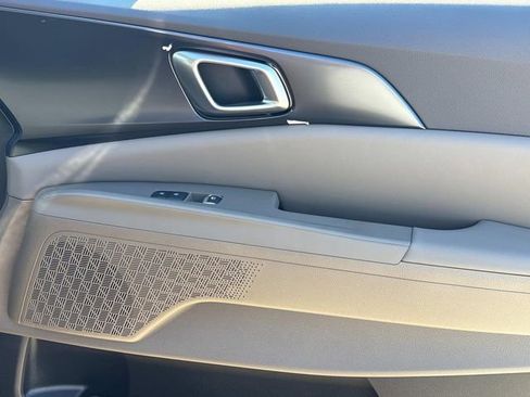 New 2026 Kia Carnival FWD image 18