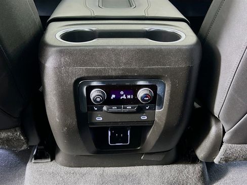 Used 2022 Chevrolet Suburban High Country image 26