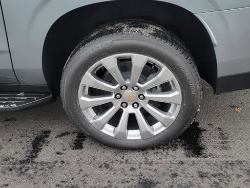 New 2026 Chevrolet Suburban Premier image 5