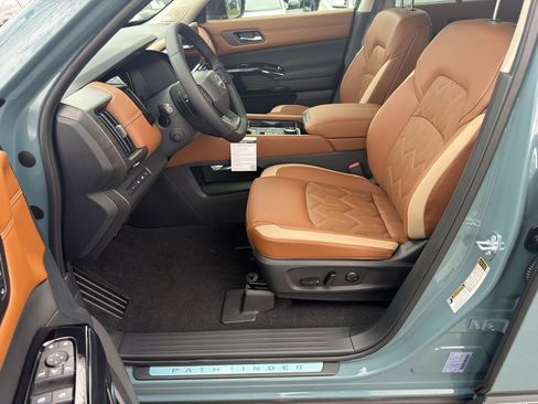 New 2026 Nissan Pathfinder Platinum image 16