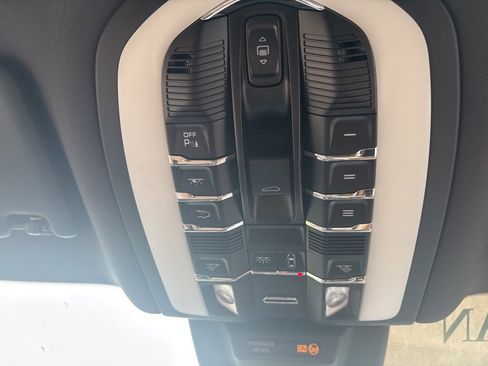 Used 2021 Porsche Macan image 28