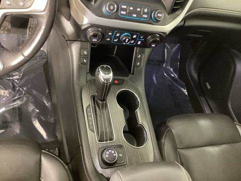Used 2019 GMC Acadia SLT AWD/4WD image 16