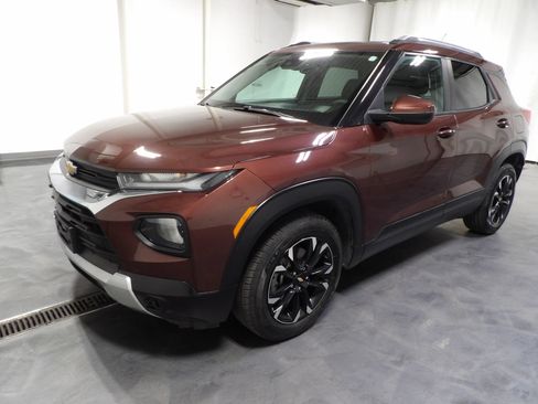 Used 2022 Chevrolet TrailBlazer LT FWD image 3