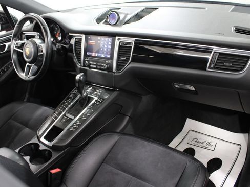 Used 2018 Porsche Macan AWD/4WD image 24