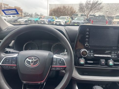 Used 2020 Toyota Highlander L image 10