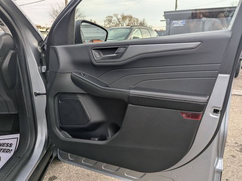 Used 2023 Ford Escape Active w/ Tech Pack #1 AWD/4WD image 9