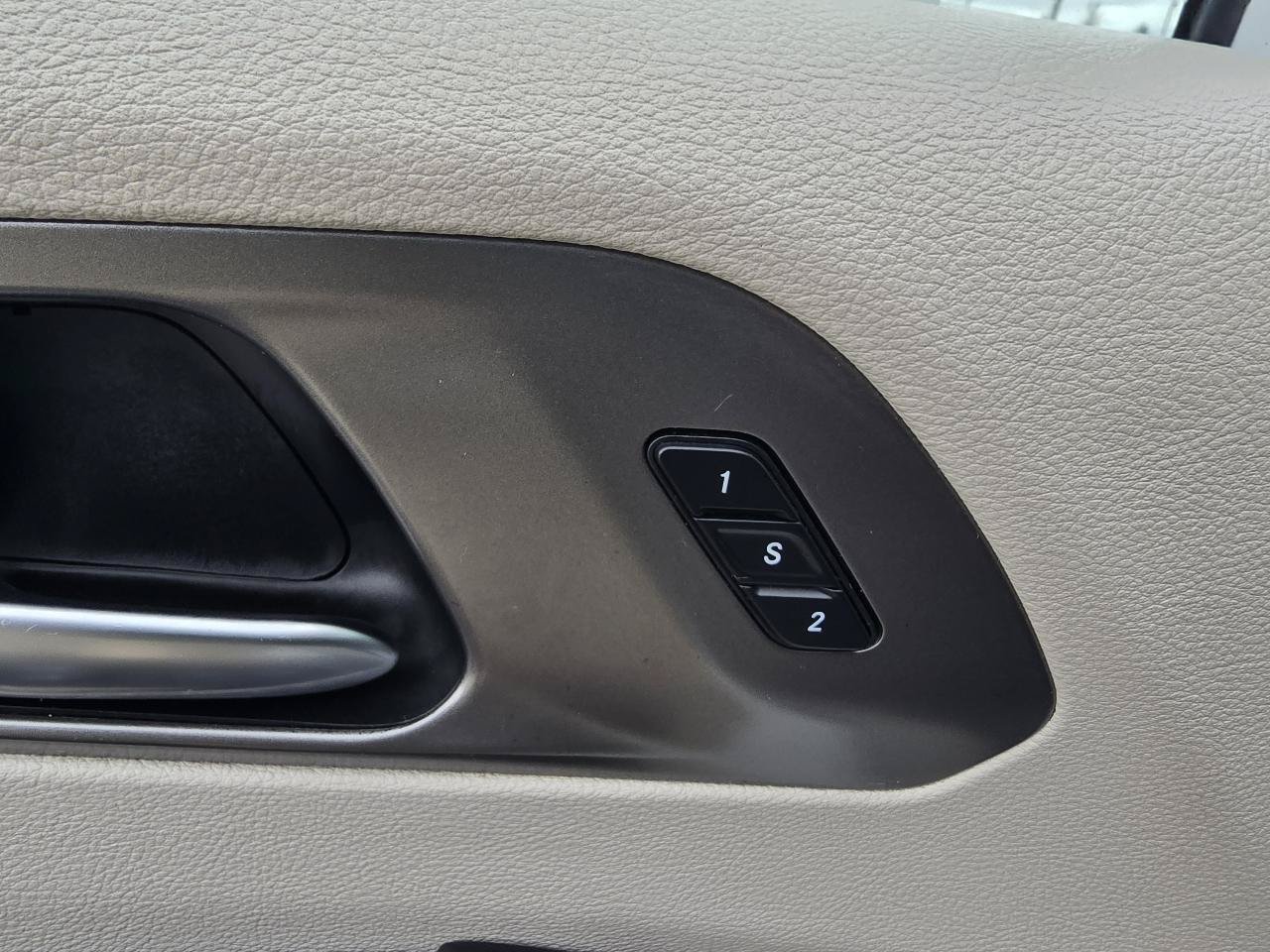 Used 2022 Chrysler Pacifica Touring-L FWD image 19