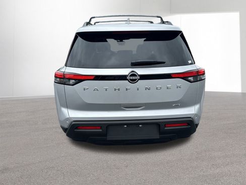 New 2025 Nissan Pathfinder SV image 6