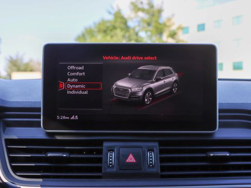 Used 2018 Audi Q5 2.0T Premium Plus w/ Premium Plus Package AWD/4WD image 38