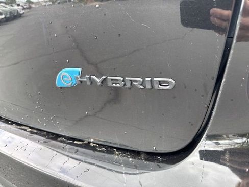 Used 2024 Chrysler Pacifica Premium FWD image 10