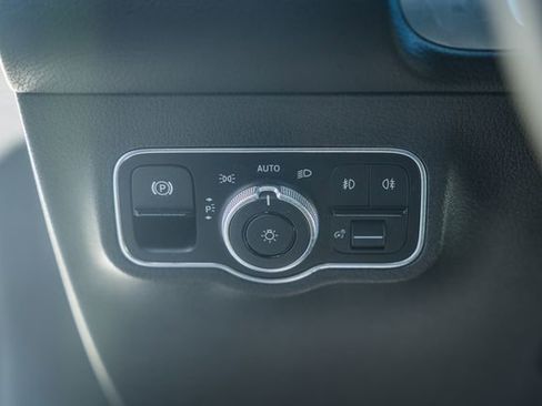 Used 2023 Mercedes-Benz GLB 250 4MATIC image 47